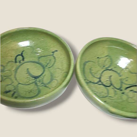 2 Vintage Art Pottery Bowls Hand Signed Wynonna '88 Green Blue 5.25" - Picture 4 of 7